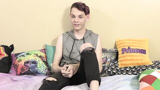 Twink plays with his dick alone after being interviewed