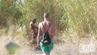 Bareback, cumming – pelacur gay disetubuhi dari belakang tanpa kondom