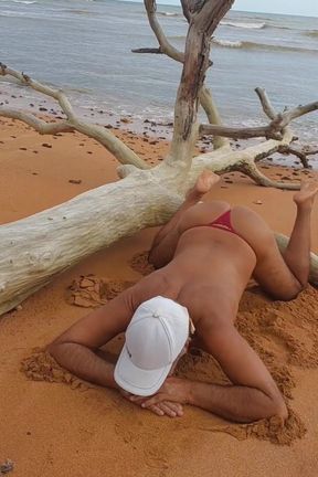 Ladysilva crossdress on beach