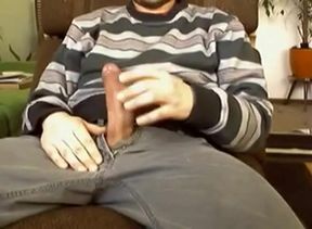 Amateur Guy Masturbates Big Cock on Webcam