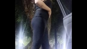 Alely saliendo al parque a exhibirse