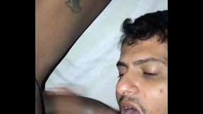 Neg&atilde_o da minha rua me botou pra mamar a pica dele gostosinho