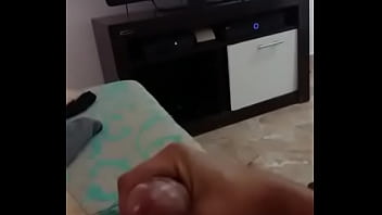 Acabada viendo porno