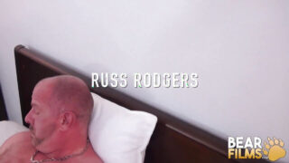 Scopate hardcore senza preservativo per gay orsi paffuti: pompini su cazzi enormi che finiscono in eiaculazioni disordinate