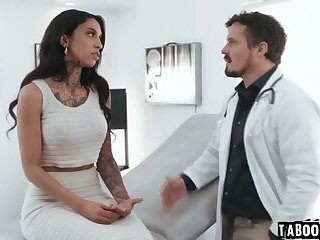 Desperate Ravyn Alexa Fucks Ex-Boyfriend Doctor for Creampie Pregnancy