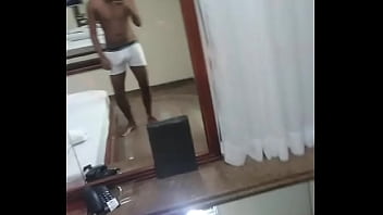 NO HOTEL SOZINHO CARIOCA COM VOLUME NA CUECA