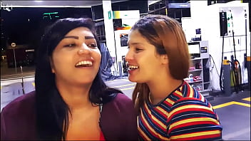 Peladas no posto de gasolina frentista nã_o aguentou e meteu a rola na putinha
