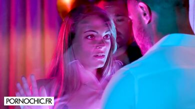 Tiffany Leiddi s'exhibe