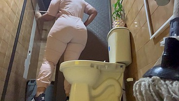 CAMARA AMATEUR GRABA A ENFERMERA SEXY EN EL CENTRO DE DEPILACION