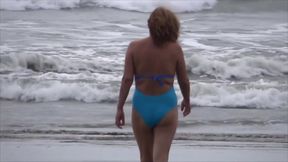 I Expose Myself on the Beach and Before Fucking a Stranger, I Urinate in Front of Him