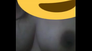 M&iacute_ morocha milf chupandose las tetas