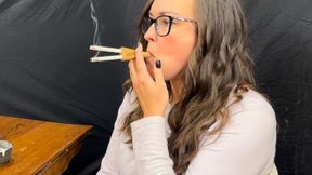 Sexy Melissa Smokes the Double Barrel