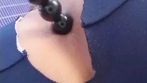 Ibuki en bikini disfruta dos orificios penetrados