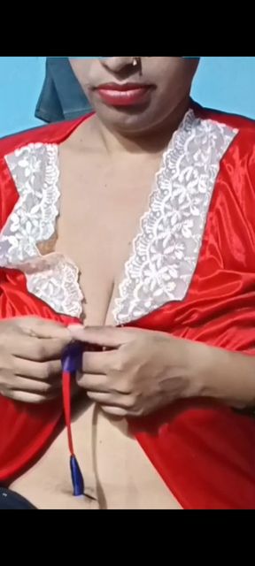 Lal maxi mein big boobs