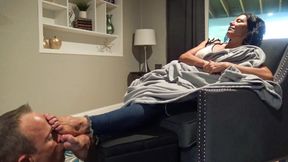 Worship My Cuckoldress Feet!