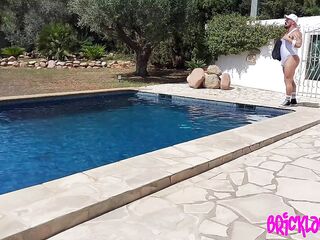 Pool Cleaner in Spandex