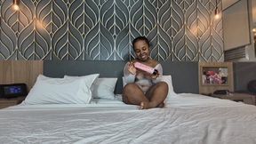 Paying my dwarf masseuse with gaseous farts By Isabelita and Ananzinha CAM Babi part 1