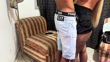 Minha vizinha e uma travesti linda