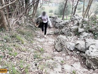 con la pancia piena si scopa meglio - sesso rischioso in montagna LOLLOLARA91 amatoriale italiano