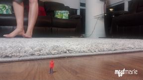 Giantess doesnt see you & accidents happen