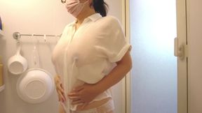 A Married Woman Masturbating in the Bath