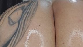 My ass clapping and farting so vibrantly, twerking with my oiled ass and bubbling farts