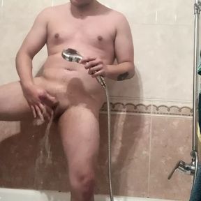 A short striptease and a quick masturbation in the shower