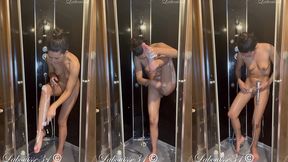 beaucoup de demandes de rasage une nouvelle seance sous la douche