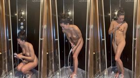 beaucoup de demandes de rasage une nouvelle seance sous la douche