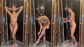 beaucoup de demandes de rasage une nouvelle seance sous la douche