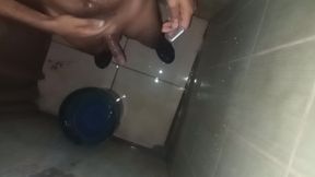 Man gets cocked and balls in single chamber bath