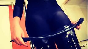 Rainha BDSM Dominadora WhatsApp 55 11 9 6691-1465   Bota e Salto Alto