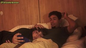 Mi hermanastra se atraganta con mi pene despues de ver una pelicula PARTE 1