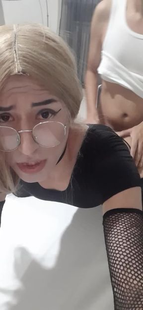 Sissy cojida por un empleado del hotel