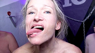 EHESCHLAMPEN WERDEN VON 14 MÄNNERN BESAMT...jede Milf fickt fremd!!!