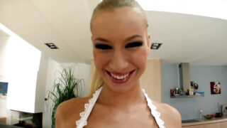 Blowjob – Hardcore-Video eines Mädchens mit großem Hintern, das von Choky Ice und Mugur hart in den Arsch gefickt wird
