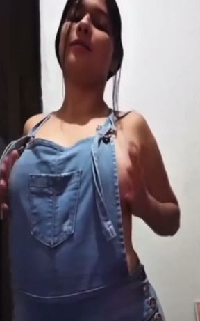 Colombian Woman Masturbates in the Royal Home Bathroom