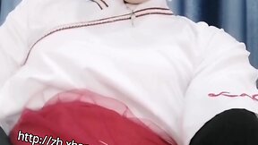 Miss lyn performs masturbation in han costume