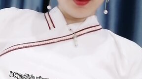 Miss lyn performs masturbation in han costume