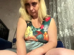 Handjob amateur mature on knees jerking in the kitchen