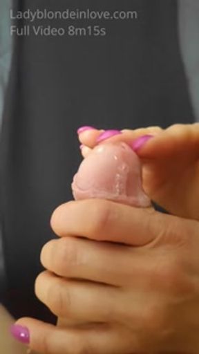Milf making a handjob. Huge sperm ejacujation. Spitting and massage. Amateur couple.