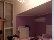 Faccio le pulizie di casa nudo parte 1