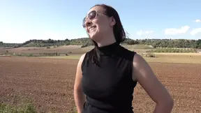 Een hete Europese MILF geeft een geweldige aftrekken en wordt voor de camera geneukt.
