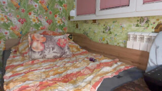 Plaisir en POV avec une salope anale en chaleur chevauchant un énorme godemichet dans son cul