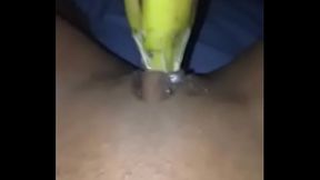 esta perra meti&eacute_ndose un platano