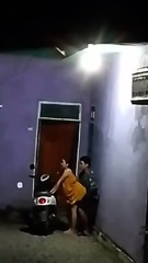 Viral Ngintip tetangga mesum di depan rumah