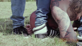 Interracial gangbang, domination, pounded &#8211; gangbang anal intense pour l&#39;amateur tatoué Aj Alexander et Maître Aaron en piercing, grosse bite noire