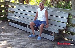 Gordito se la mete a abuelo en publico