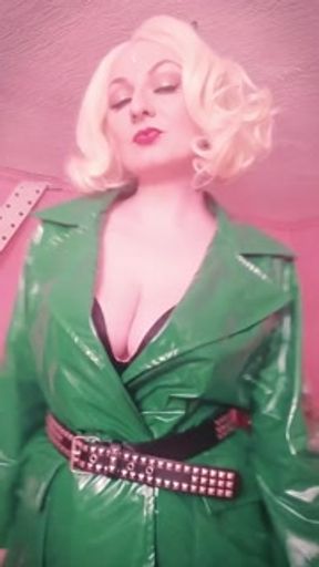 sexual hot selfies MILF's videos - blonde hot curvy woman seduce