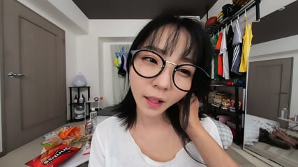 A dat with cute glasses girl - Meguri Minoshima (1)